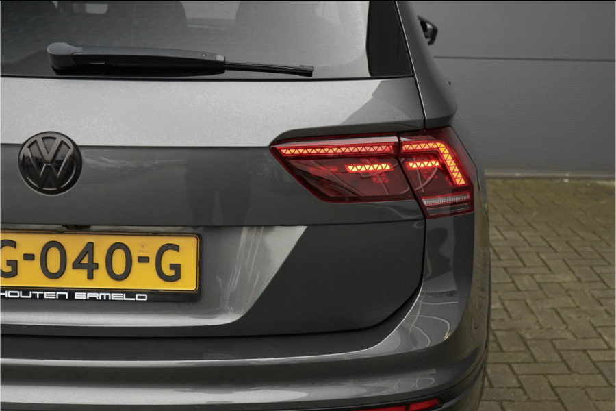Volkswagen Tiguan 1.4 TSI R-Line Pano ACC Leder Trekhaak 20"