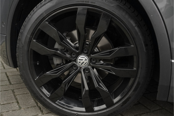 Volkswagen Tiguan 1.4 TSI R-Line Pano ACC Leder Trekhaak 20"