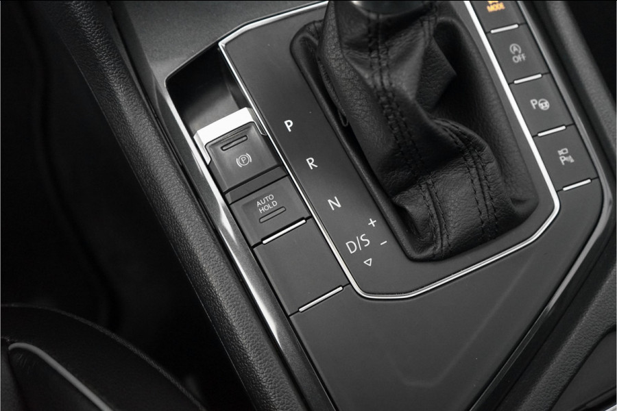 Volkswagen Tiguan 1.4 TSI R-Line Pano ACC Leder Trekhaak 20"