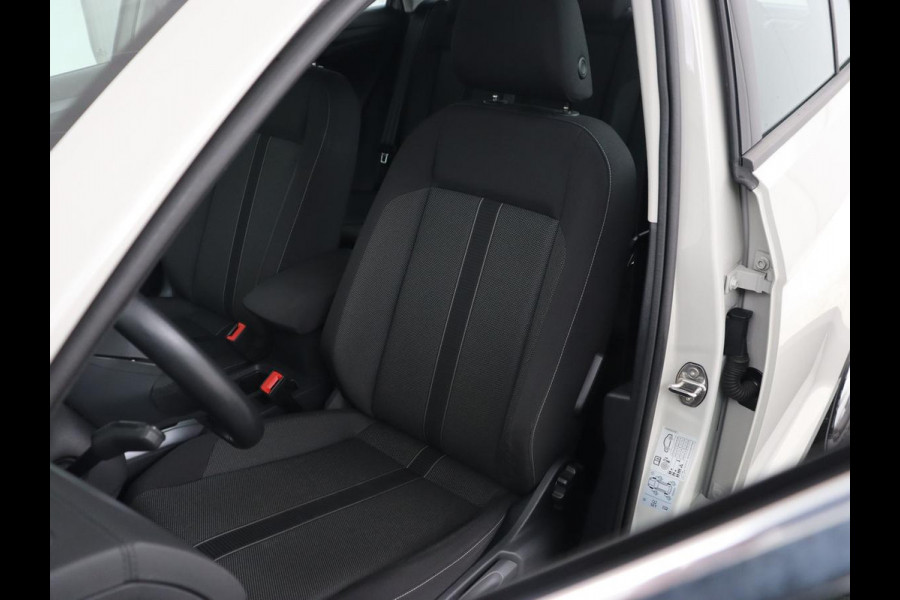 Volkswagen T-Roc 1.0 TSI Life | Stoelverwarming | Carplay | Adaptive cruise | Virtual Cockpit | Full LED | Park Assist | Airco | Bluetooth