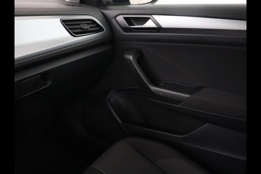 Volkswagen T-Roc 1.0 TSI Life | Stoelverwarming | Carplay | Adaptive cruise | Virtual Cockpit | Full LED | Park Assist | Airco | Bluetooth