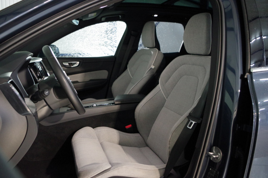 Volvo XC60 2.0 T8 Plug-in Hybrid 456 PK AWD Ultimate Bright, Long Range, Panoramadak, Wol Interieur, Trekhaak, 360 Camera,