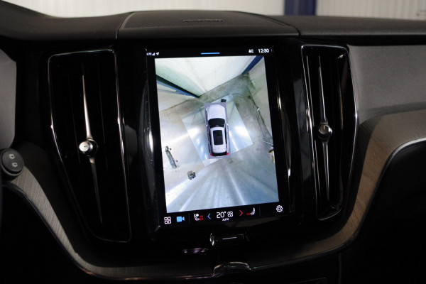 Volvo XC60 2.0 T8 Plug-in Hybrid 456 PK AWD Ultimate Bright, Long Range, Panoramadak, Wol Interieur, Trekhaak, 360 Camera,