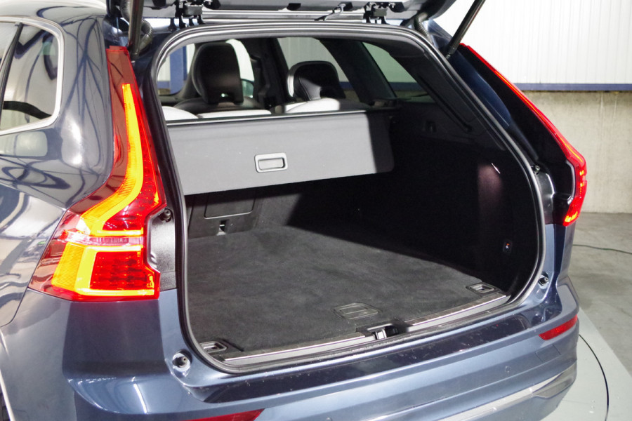 Volvo XC60 2.0 T8 Plug-in Hybrid 456 PK AWD Ultimate Bright, Long Range, Panoramadak, Wol Interieur, Trekhaak, 360 Camera,