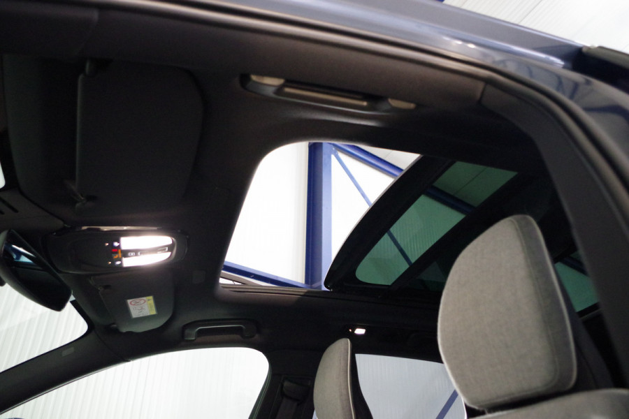 Volvo XC60 2.0 T8 Plug-in Hybrid 456 PK AWD Ultimate Bright, Long Range, Panoramadak, Wol Interieur, Trekhaak, 360 Camera,