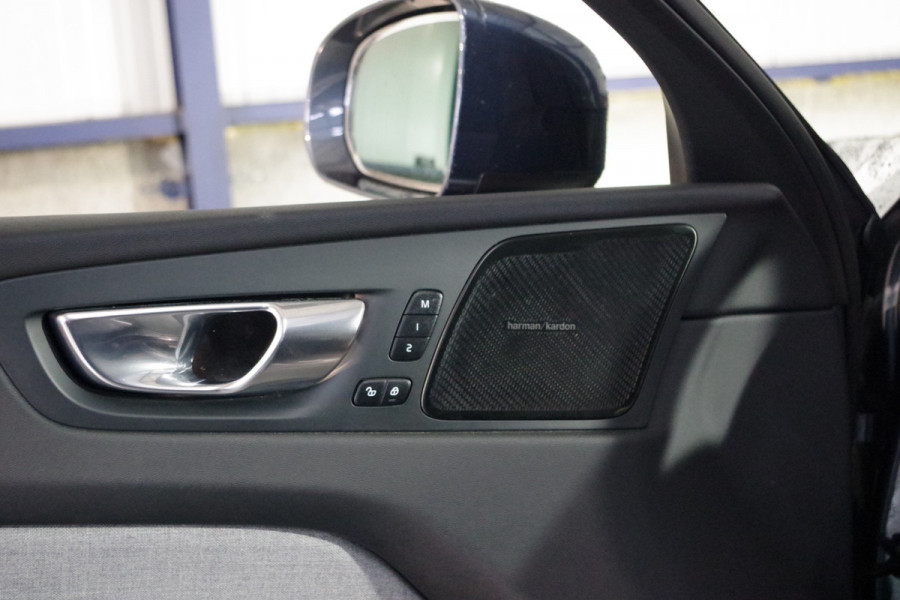 Volvo XC60 2.0 T8 Plug-in Hybrid 456 PK AWD Ultimate Bright, Long Range, Panoramadak, Wol Interieur, Trekhaak, 360 Camera,