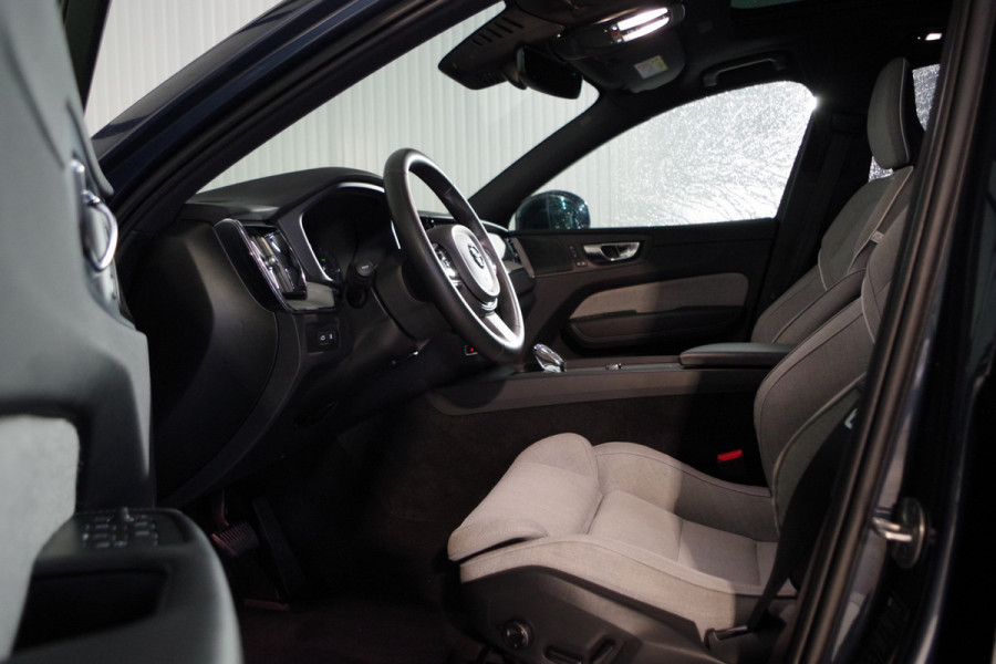Volvo XC60 2.0 T8 Plug-in Hybrid 456 PK AWD Ultimate Bright, Long Range, Panoramadak, Wol Interieur, Trekhaak, 360 Camera,