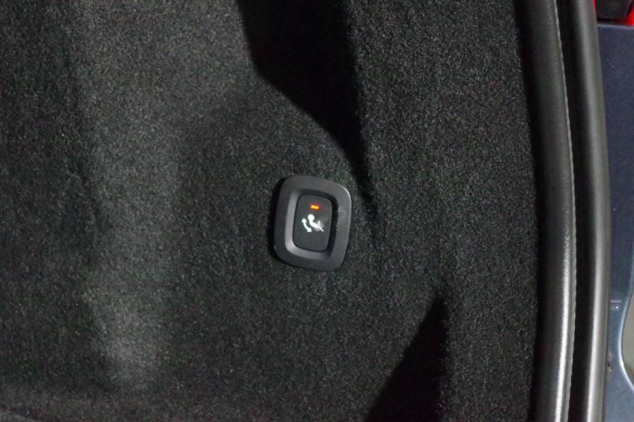 Volvo XC60 2.0 T8 Plug-in Hybrid 456 PK AWD Ultimate Bright, Long Range, Panoramadak, Wol Interieur, Trekhaak, 360 Camera,