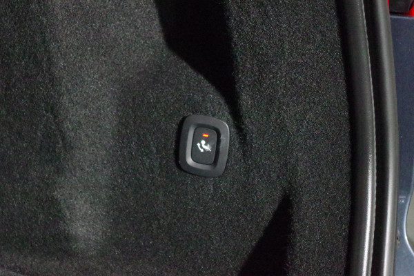 Volvo XC60 2.0 T8 Plug-in Hybrid 456 PK AWD Ultimate Bright, Long Range, Panoramadak, Wol Interieur, Trekhaak, 360 Camera,