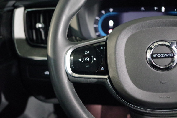 Volvo XC60 2.0 T8 Plug-in Hybrid 456 PK AWD Ultimate Bright, Long Range, Panoramadak, Wol Interieur, Trekhaak, 360 Camera,