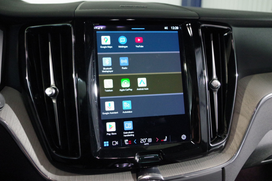 Volvo XC60 2.0 T8 Plug-in Hybrid 456 PK AWD Ultimate Bright, Long Range, Panoramadak, Wol Interieur, Trekhaak, 360 Camera,