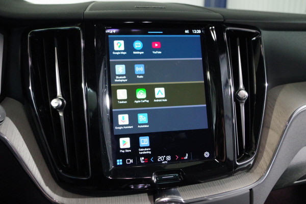 Volvo XC60 2.0 T8 Plug-in Hybrid 456 PK AWD Ultimate Bright, Long Range, Panoramadak, Wol Interieur, Trekhaak, 360 Camera,