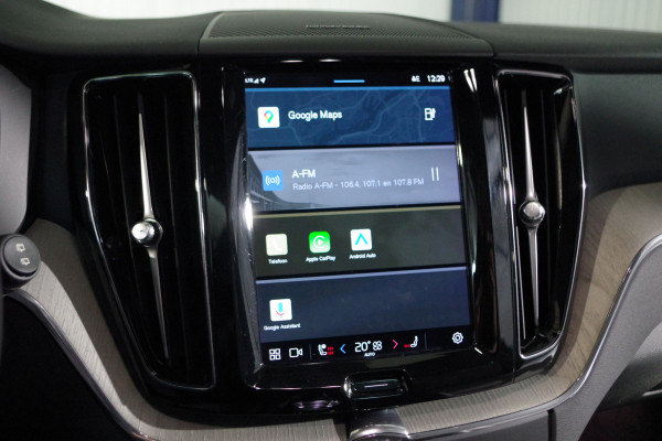 Volvo XC60 2.0 T8 Plug-in Hybrid 456 PK AWD Ultimate Bright, Long Range, Panoramadak, Wol Interieur, Trekhaak, 360 Camera,