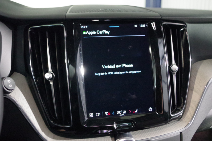 Volvo XC60 2.0 T8 Plug-in Hybrid 456 PK AWD Ultimate Bright, Long Range, Panoramadak, Wol Interieur, Trekhaak, 360 Camera,