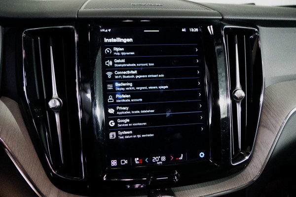 Volvo XC60 2.0 T8 Plug-in Hybrid 456 PK AWD Ultimate Bright, Long Range, Panoramadak, Wol Interieur, Trekhaak, 360 Camera,