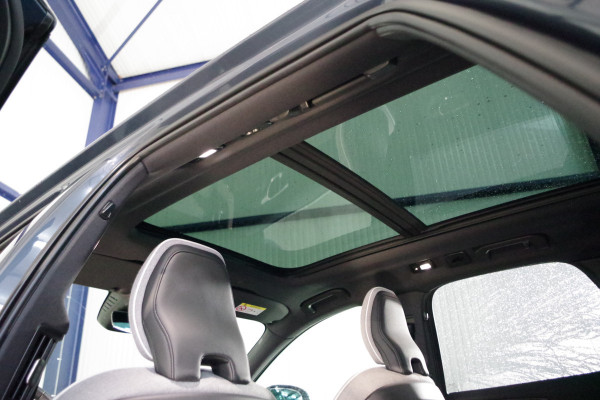 Volvo XC60 2.0 T8 Plug-in Hybrid 456 PK AWD Ultimate Bright, Long Range, Panoramadak, Wol Interieur, Trekhaak, 360 Camera,