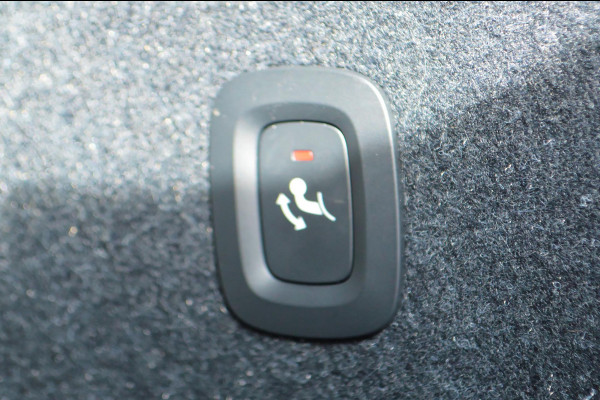 Volvo XC40 2.0 T4 Inscription | Wegklapbare trekhaak | Denim Blue + Beige leder | Stoelverwarming