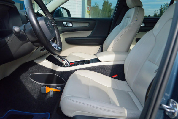 Volvo XC40 2.0 T4 Inscription | Wegklapbare trekhaak | Denim Blue + Beige leder | Stoelverwarming