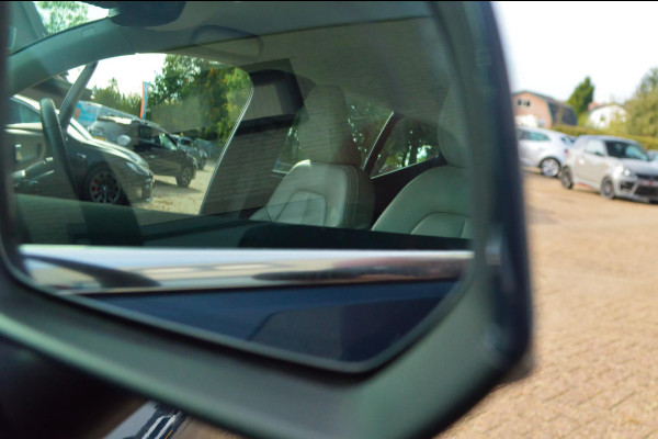 Volvo XC40 2.0 T4 Inscription | Wegklapbare trekhaak | Denim Blue + Beige leder | Stoelverwarming