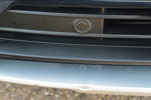 Volvo XC40 2.0 T4 Inscription | Wegklapbare trekhaak | Denim Blue + Beige leder | Stoelverwarming