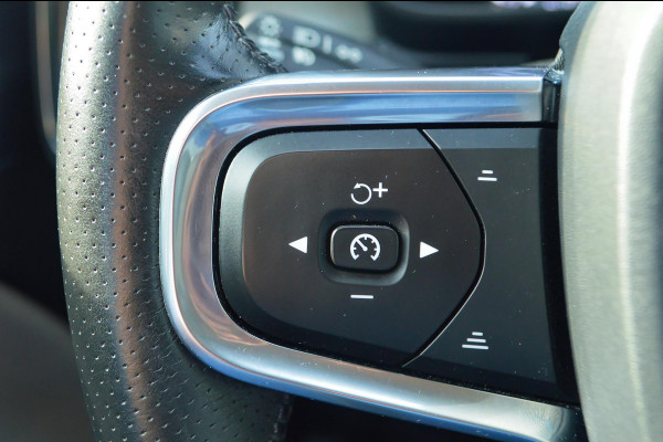 Volvo XC40 2.0 T4 Inscription | Wegklapbare trekhaak | Denim Blue + Beige leder | Stoelverwarming