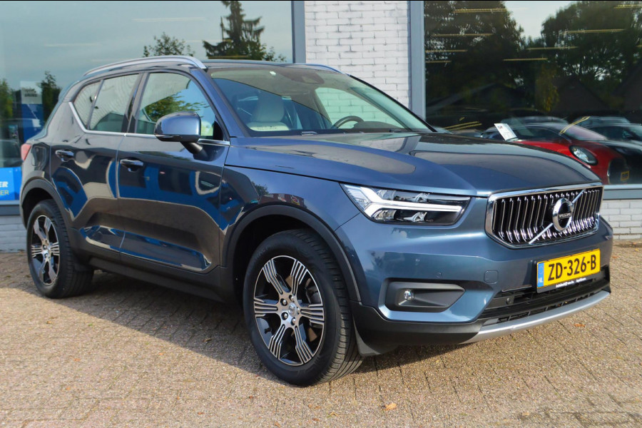 Volvo XC40 2.0 T4 Inscription | Wegklapbare trekhaak | Denim Blue + Beige leder | Stoelverwarming