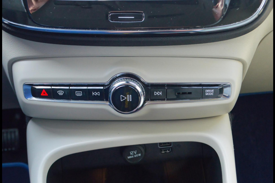 Volvo XC40 2.0 T4 Inscription | Wegklapbare trekhaak | Denim Blue + Beige leder | Stoelverwarming