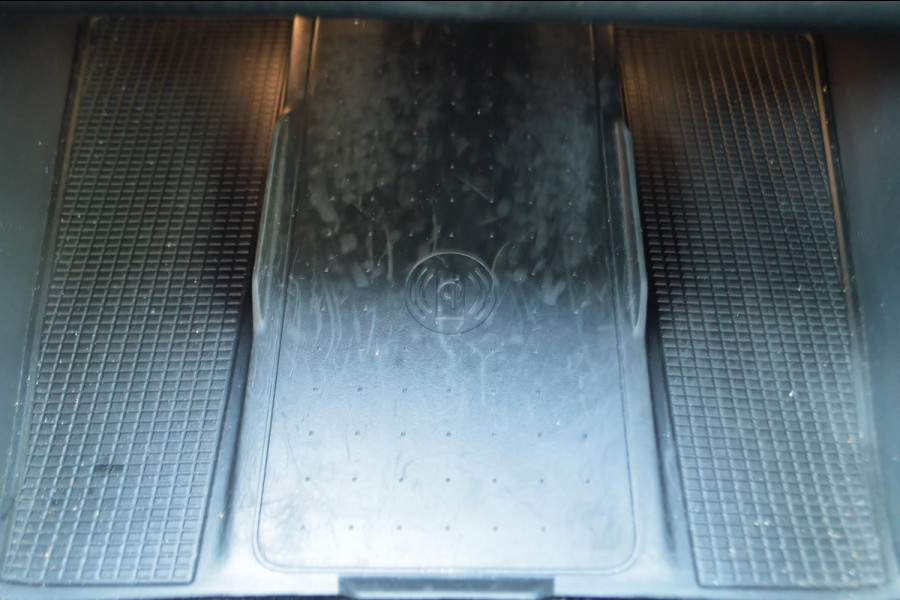 Volvo XC40 2.0 T4 Inscription | Wegklapbare trekhaak | Denim Blue + Beige leder | Stoelverwarming