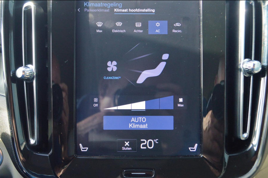 Volvo XC40 2.0 T4 Inscription | Wegklapbare trekhaak | Denim Blue + Beige leder | Stoelverwarming