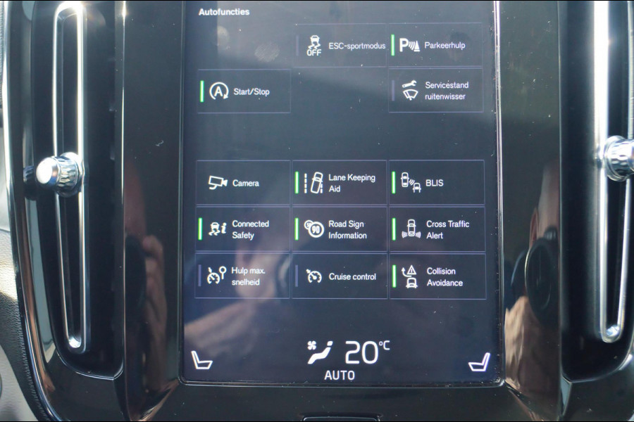 Volvo XC40 2.0 T4 Inscription | Wegklapbare trekhaak | Denim Blue + Beige leder | Stoelverwarming