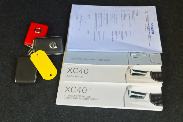 Volvo XC40 2.0 T4 Inscription | Wegklapbare trekhaak | Denim Blue + Beige leder | Stoelverwarming