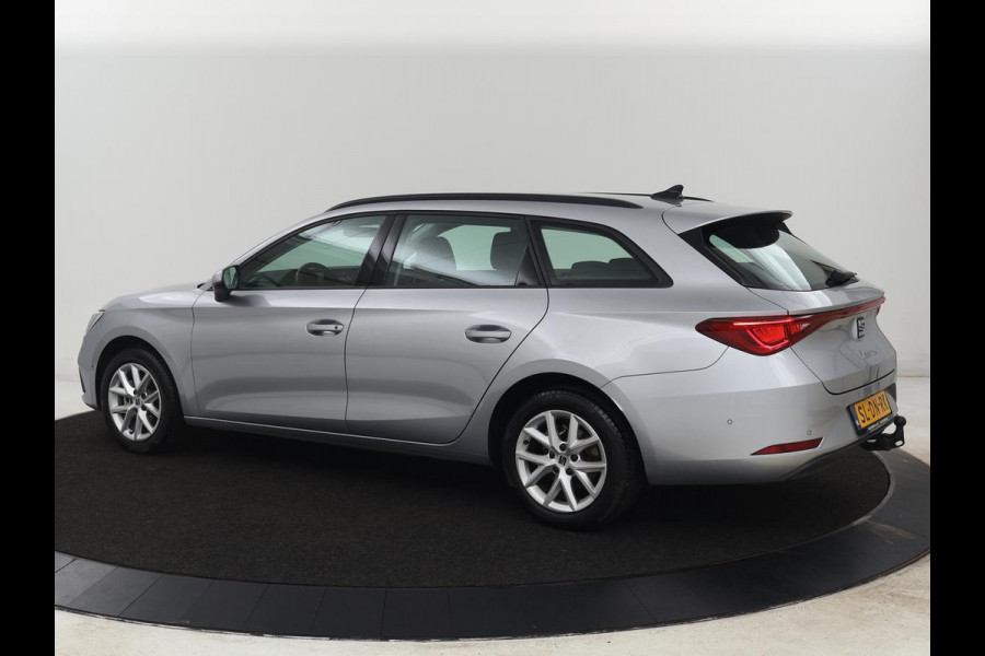 Seat Leon 1.0 eTSI Style | Trekhaak | Camera | Carplay | Full LED | Navigatie | Cruise control | Parkeerhulp | Climate control | Bluetooth