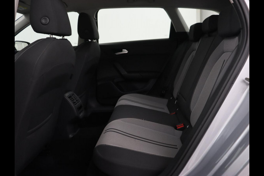 Seat Leon 1.0 eTSI Style | Trekhaak | Camera | Carplay | Full LED | Navigatie | Cruise control | Parkeerhulp | Climate control | Bluetooth