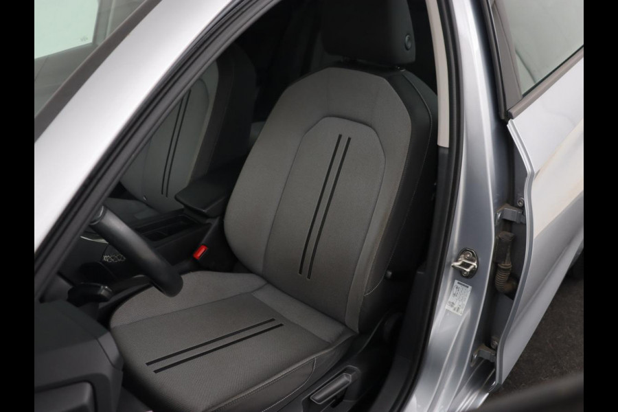 Seat Leon 1.0 eTSI Style | Trekhaak | Camera | Carplay | Full LED | Navigatie | Cruise control | Parkeerhulp | Climate control | Bluetooth