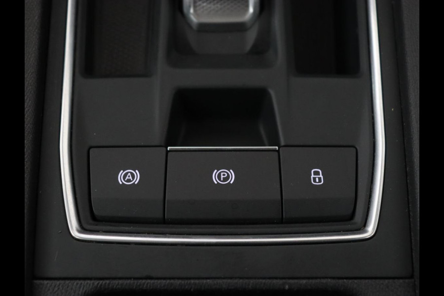 Seat Leon 1.0 eTSI Style | Trekhaak | Camera | Carplay | Full LED | Navigatie | Cruise control | Parkeerhulp | Climate control | Bluetooth