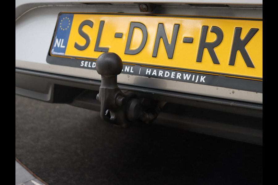 Seat Leon 1.0 eTSI Style | Trekhaak | Camera | Carplay | Full LED | Navigatie | Cruise control | Parkeerhulp | Climate control | Bluetooth