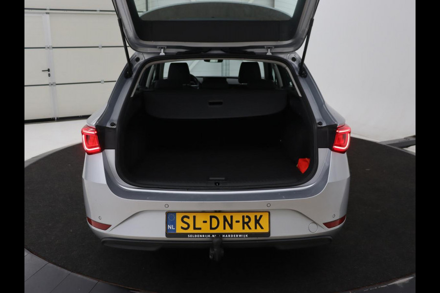 Seat Leon 1.0 eTSI Style | Trekhaak | Camera | Carplay | Full LED | Navigatie | Cruise control | Parkeerhulp | Climate control | Bluetooth