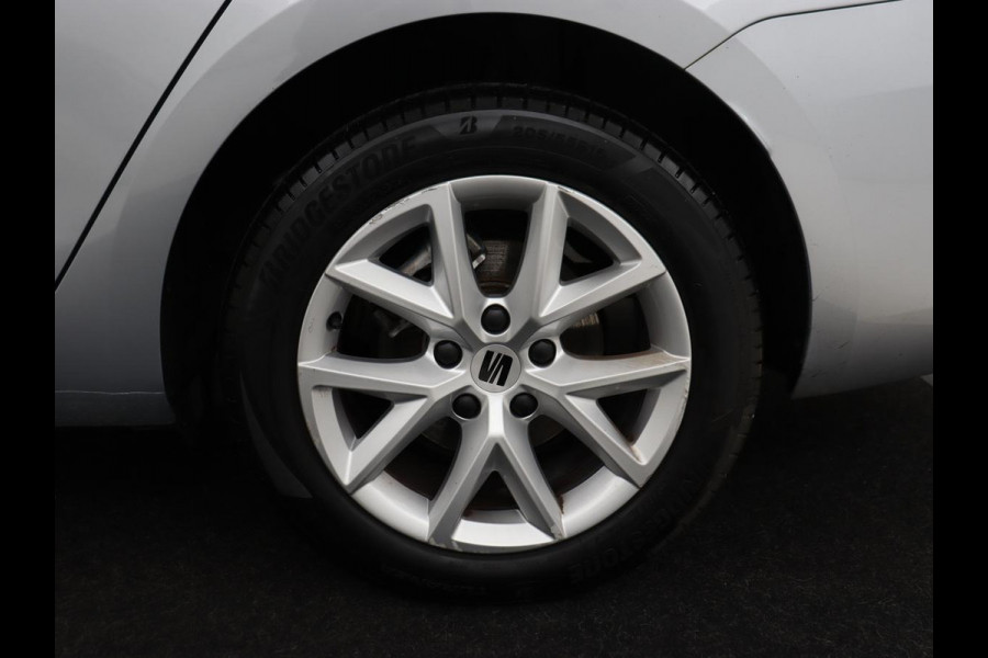 Seat Leon 1.0 eTSI Style | Trekhaak | Camera | Carplay | Full LED | Navigatie | Cruise control | Parkeerhulp | Climate control | Bluetooth