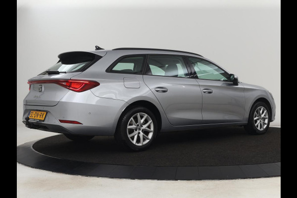 Seat Leon 1.0 eTSI Style | Trekhaak | Camera | Carplay | Full LED | Navigatie | Cruise control | Parkeerhulp | Climate control | Bluetooth