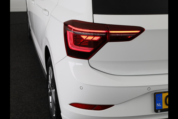 Volkswagen Polo 1.0 TSI R-Line Business 95PK | Panoramadak | Camera | Stoelverwarming | Verlengde garantie | Digitaal dashboard