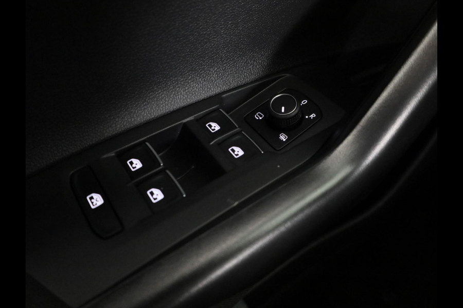 Volkswagen Polo 1.0 TSI R-Line Business 95PK | Panoramadak | Camera | Stoelverwarming | Verlengde garantie | Digitaal dashboard