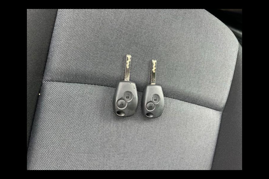 Renault Master T33 2.3 dCi 135 L2H2 Comfort 135pk | Airco | Cruise Controle | BPM vrij | Compleet ingericht, incl. werkbank!