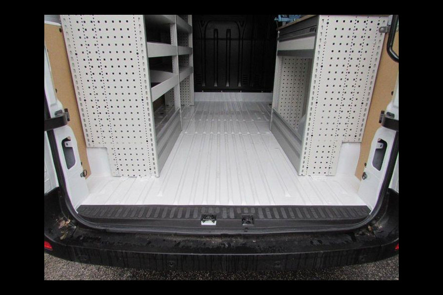 Renault Master T33 2.3 dCi 135 L2H2 Comfort 135pk | Airco | Cruise Controle | BPM vrij | Compleet ingericht, incl. werkbank!