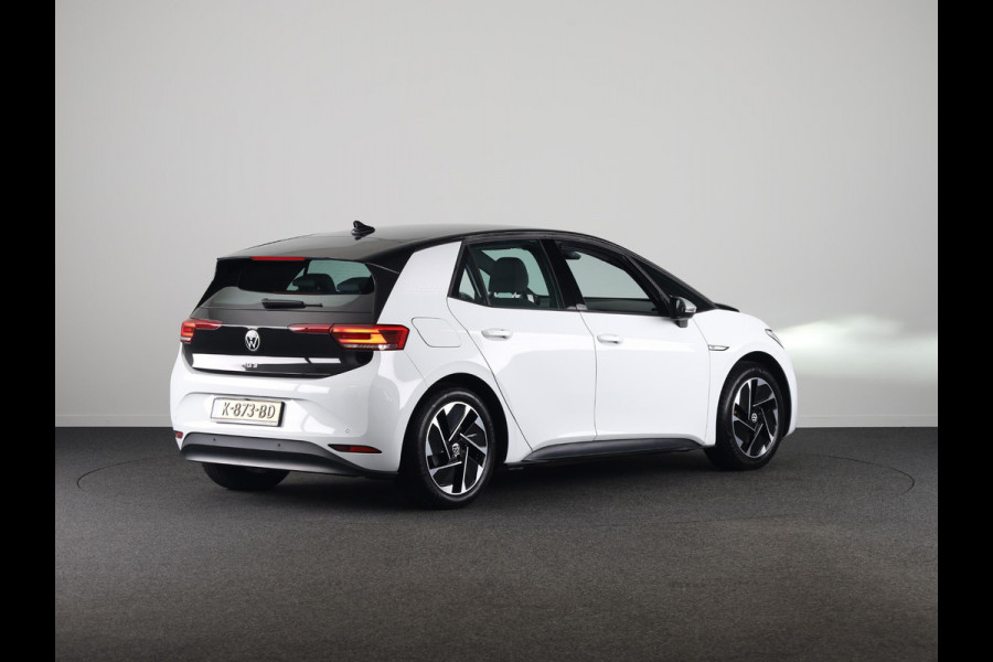 Volkswagen ID.3 First 58 kWh 204 PK | Steunhaak | Navigatie | Parkeersensoren | Stoelverwarming