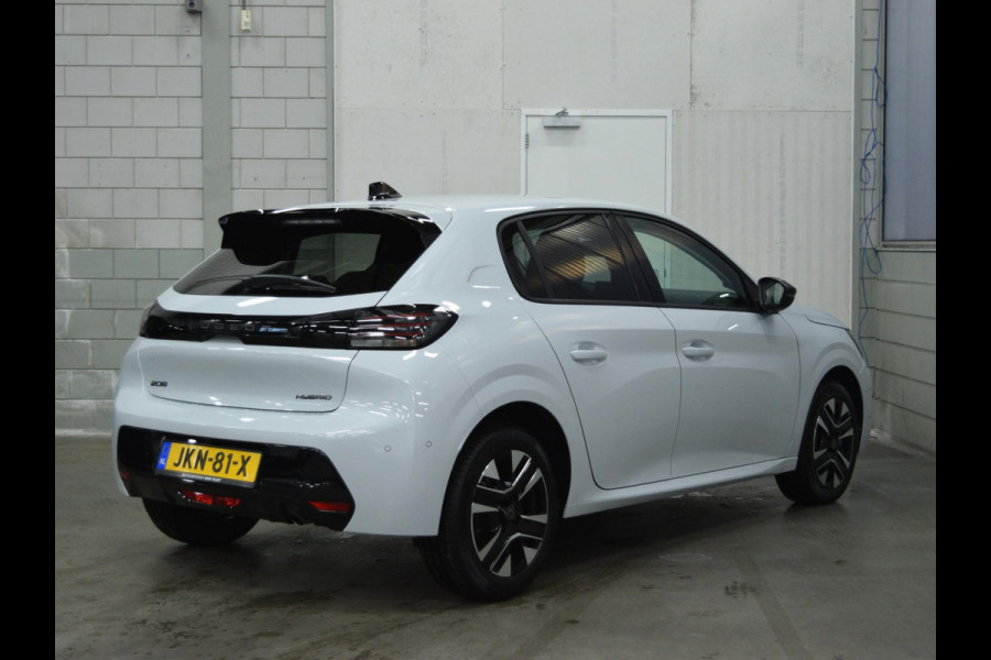 Peugeot 208 1.2 Hybrid 110 e-DCS6 Allure Private lease actie: € 376,- p/m o.b.v 48 mnd en 5.000 km per jaar  ACHTERUITRIJCAMERA MET SENSOREN | NAVIGATIE & CARPLAY | E.C.C. |