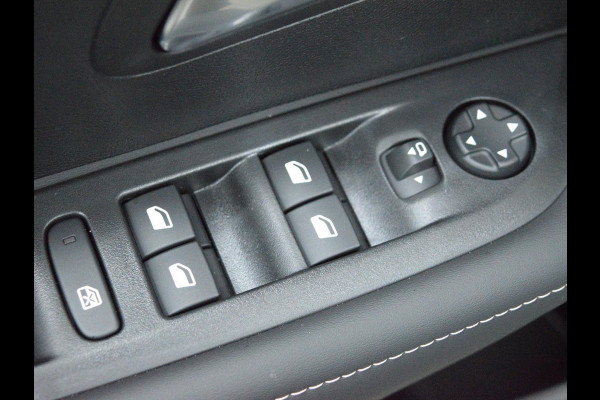 Peugeot 208 1.2 Hybrid 110 e-DCS6 Allure Private lease actie: € 376,- p/m o.b.v 48 mnd en 5.000 km per jaar  ACHTERUITRIJCAMERA MET SENSOREN | NAVIGATIE & CARPLAY | E.C.C. |