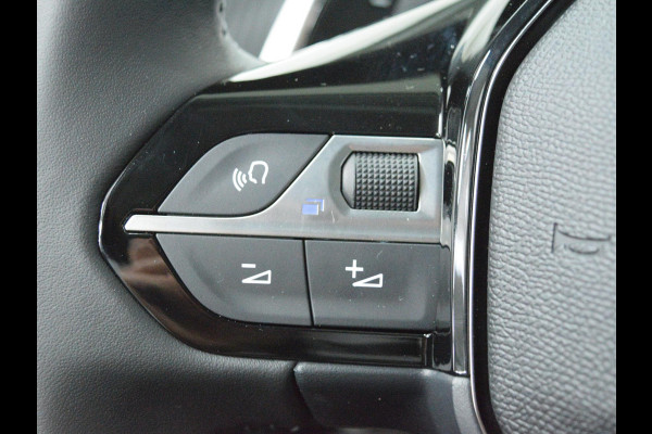Peugeot 208 1.2 Hybrid 110 e-DCS6 Allure Private lease actie: € 376,- p/m o.b.v 48 mnd en 5.000 km per jaar  ACHTERUITRIJCAMERA MET SENSOREN | NAVIGATIE & CARPLAY | E.C.C. |