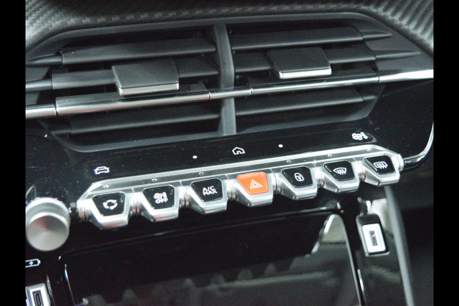 Peugeot 208 1.2 Hybrid 110 e-DCS6 Allure Private lease actie: € 376,- p/m o.b.v 48 mnd en 5.000 km per jaar  ACHTERUITRIJCAMERA MET SENSOREN | NAVIGATIE & CARPLAY | E.C.C. |