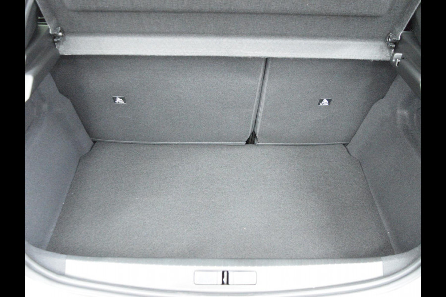 Peugeot 208 1.2 Hybrid 110 e-DCS6 Allure | Private lease actie: € 376,- p/m o.b.v. 48 mnd en 5.000 km per jaar| camera + sensoren V+A | navigatie | cruise control | carplay | E.C.C.