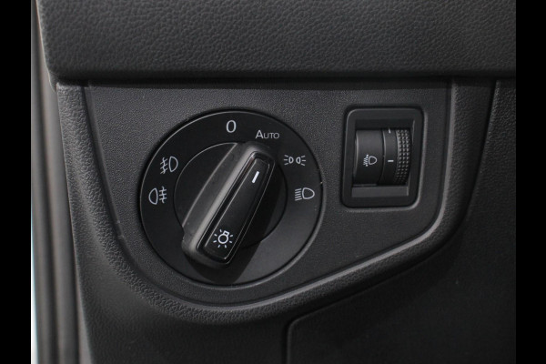 Volkswagen Polo 1.0 TSI R-Line DSG Navigatie App Connect Climate Control DAB LED Parkeer sensoren Cruise control adaptive Lichtmetalen velgen